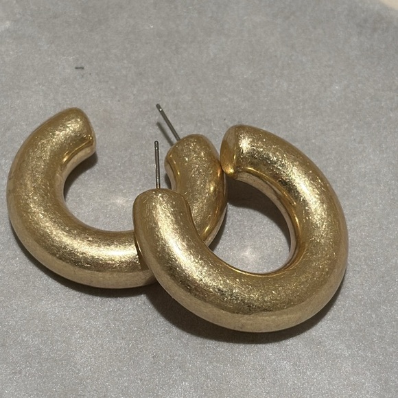 Elegant Gold Hoop Earrings - Picture 8 of 10